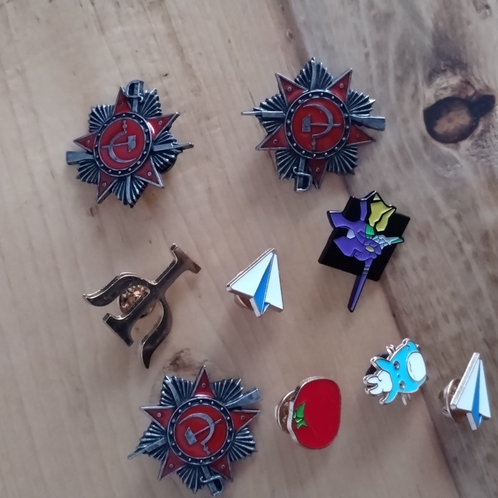 Bundle of 9 pins